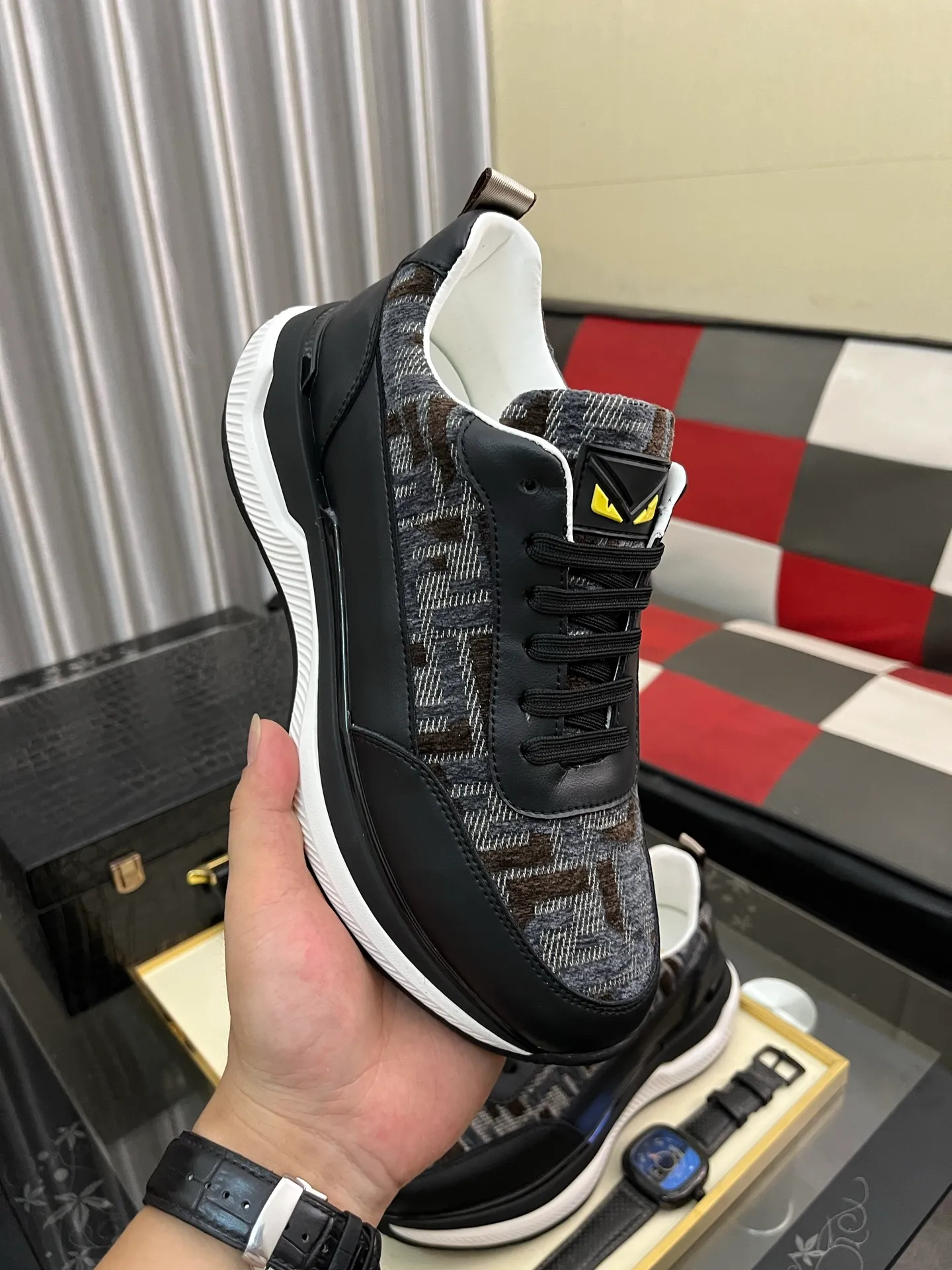 Men's Men's Shoes💰458⌚️⌚️[FENDI] Fendi's classic and comfortable men's, this complex sneaker is made of soft calfskin➕genuine leather lining➕original ultra-light rubber material with rough outsole. This unique light style is suitable for the casual and refined sensibility of this season. It is comfortable and natural on the feet. It is an everyday style for casual travel in autumn and winter! 38−444️⃣colors available